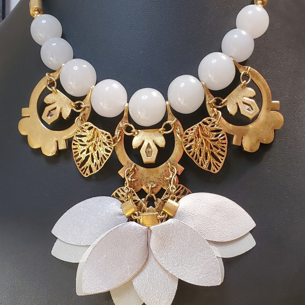 Stella and Dot Statement Necklace - Picture 3 of 9